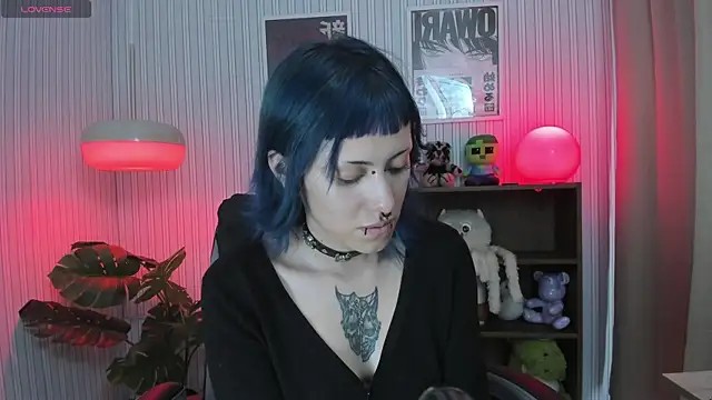 Snapshot of kattusauruss chatting on 09/12/25, 01:11 kattusauruss online show from 09/12/25, 01:11