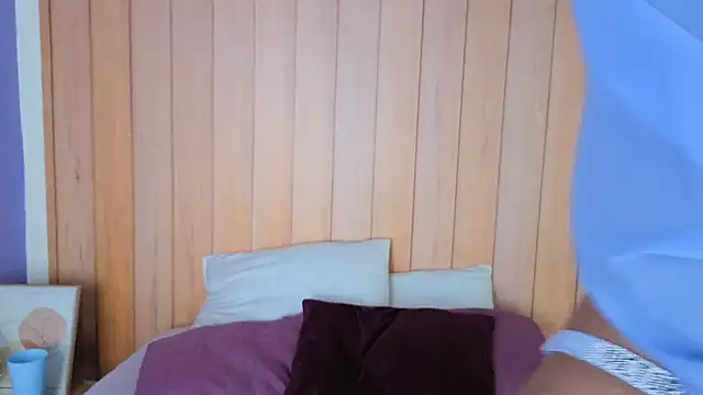 daphnevans online show from 12/14/25, 03:35