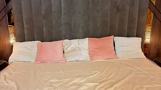 Neyla Charm online show from 09/18/25, 05:43