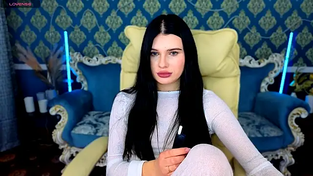 Neyla Charm online show from 11/12/25, 01:48