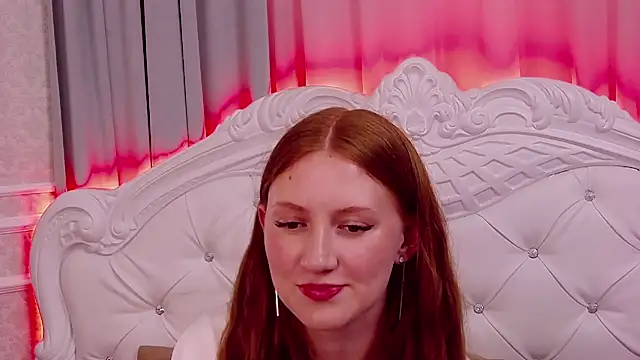 SaraMoor online show from 10/21/25, 04:28