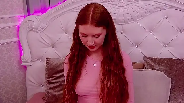 SaraMoor online show from 10/06/25, 06:19