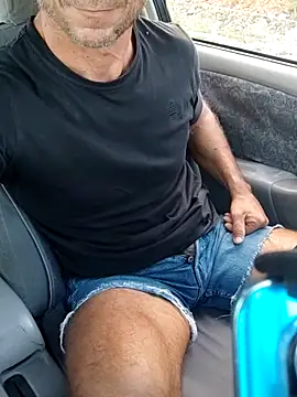 Snapshot of GreekGuyOutdoors chatting on 10/25/25, 02:39 GreekGuyOutdoors online show from 10/25/25, 02:39