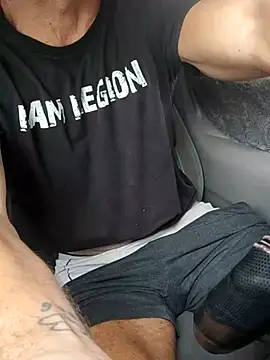 Snapshot of GreekGuyOutdoors chatting on 11/22/25, 11:53 GreekGuyOutdoors online show from 11/22/25, 11:53