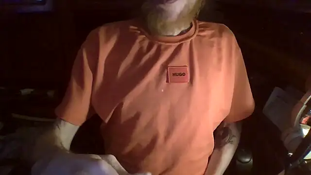 zipman92 online show from 12/15/25, 06:14