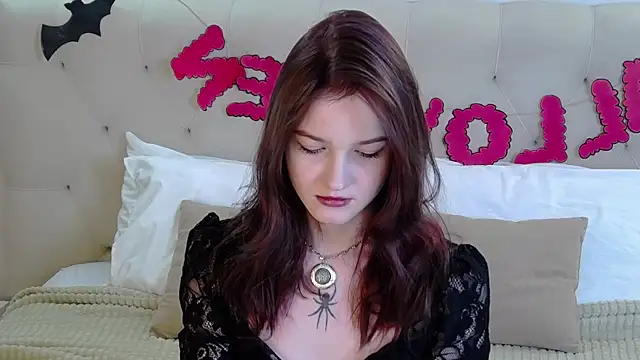 MichelleRoux online show from 10/31/25, 01:19