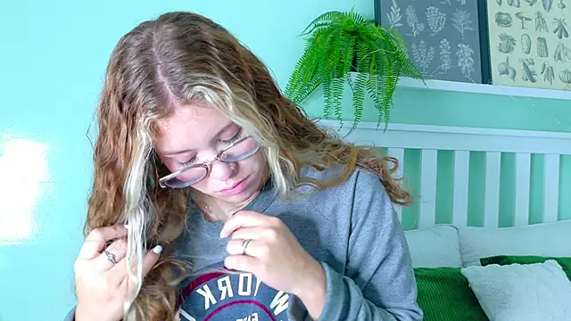 BelaMiller  online show from 11/10/25, 11:37