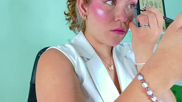 BelaMiller  online show from 10/24/25, 11:53