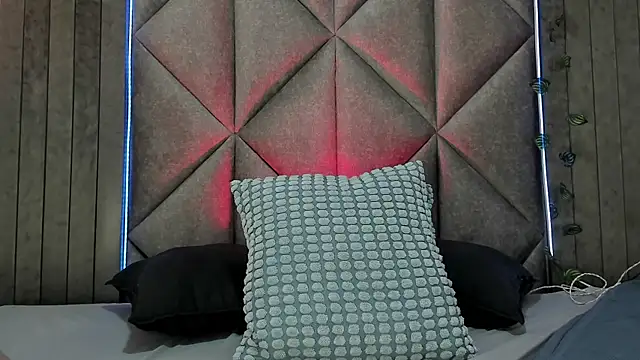 TiffValentinee  online show from 10/01/25, 07:40