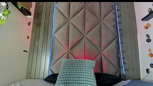 TiffValentinee  online show from 10/24/25, 07:35