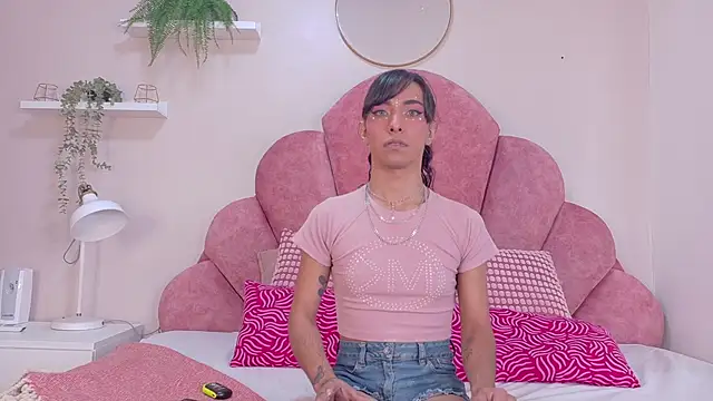 TiffValentinee  online show from 11/12/25, 08:01