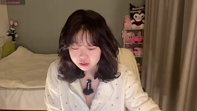 Kittenfishing online show from 11/12/25, 01:04