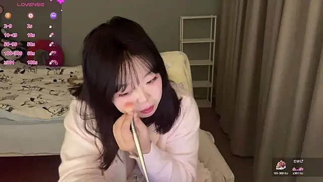 Kittenfishing online show from 11/02/25, 01:16