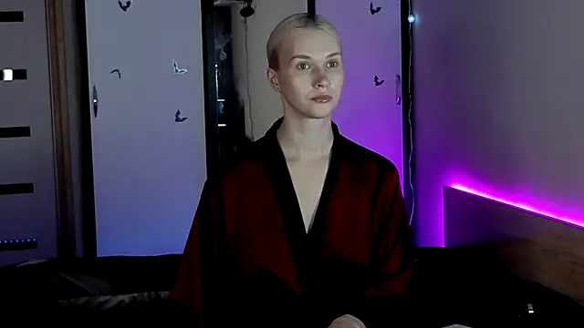 Snapshot of HitchcocianBlonde chatting on 10/24/25, 06:07 HitchcocianBlonde online show from 10/24/25, 06:07