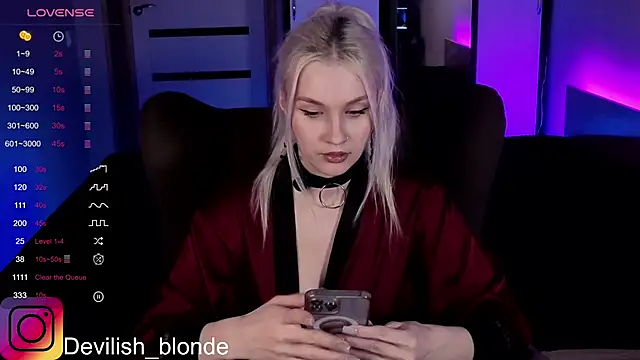 Snapshot of HitchcocianBlonde chatting on 02/17/26, 06:16 HitchcocianBlonde online show from 02/17/26, 06:16