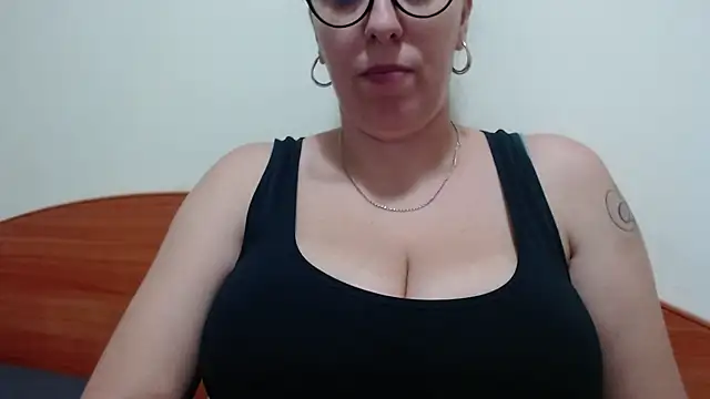 Snapshot of jollene chatting on 11/09/25, 02:10 jollene online show from 11/09/25, 02:10