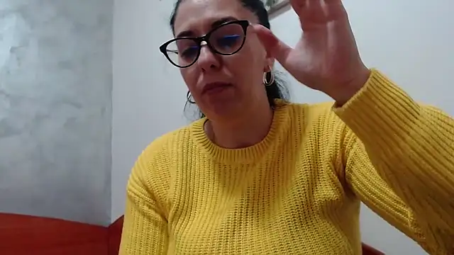 Snapshot of jollene chatting on 11/17/25, 01:59 jollene online show from 11/17/25, 01:59