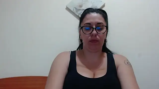 Snapshot of jollene chatting on 10/25/25, 02:28 jollene online show from 10/25/25, 02:28