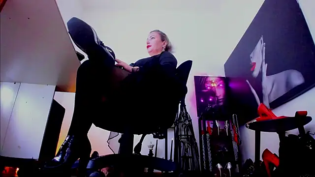 demisweet online show from 11/17/25, 09:30