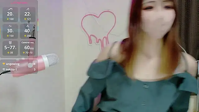 Snapshot of ema_ch2525 chatting on 05/01/26, 01:49 ema ch2525 online show from 05/01/26, 01:49