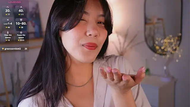 Snapshot of MoiraEger chatting on 10/28/25, 05:12 MoiraEger online show from 10/28/25, 05:12