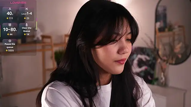 Snapshot of MoiraEger chatting on 10/23/25, 05:22 MoiraEger online show from 10/23/25, 05:22