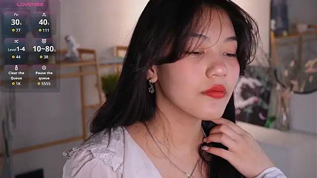 Snapshot of MoiraEger chatting on 10/24/25, 05:56 MoiraEger online show from 10/24/25, 05:56