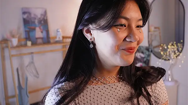 Snapshot of MoiraEger chatting on 10/26/25, 05:02 MoiraEger online show from 10/26/25, 05:02