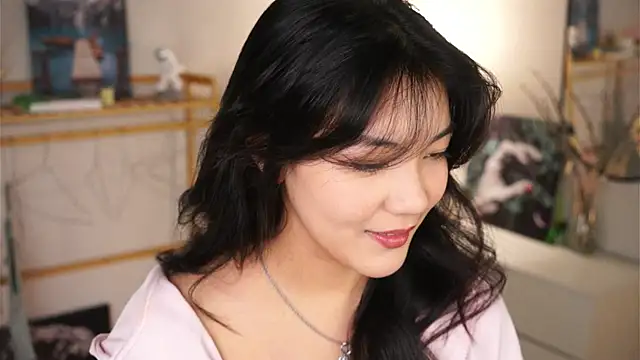 Snapshot of MoiraEger chatting on 10/22/25, 05:23 MoiraEger online show from 10/22/25, 05:23