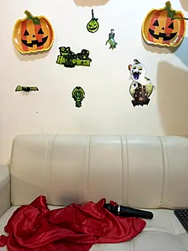 Amy ruizz online show from 10/31/25, 11:07