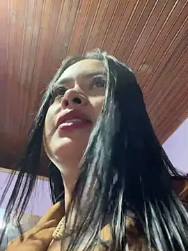 CrisMarulanda online show from 10/12/25, 07:15