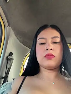 CrisMarulanda online show from 10/16/25, 02:47