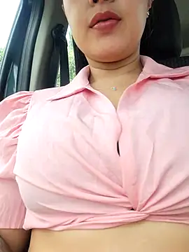 CrisMarulanda online show from 10/14/25, 02:50