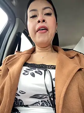 CrisMarulanda online show from 11/13/25, 01:15