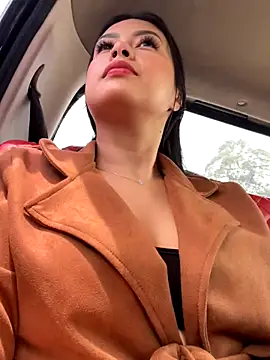 CrisMarulanda online show from 11/05/25, 04:54