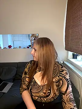 Katherine Leyla online show from 11/27/25, 09:43