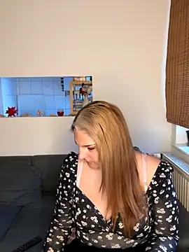 Katherine Leyla online show from 11/26/25, 09:20