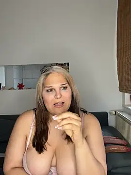 Katherine Leyla online show from 07/08/26, 05:24