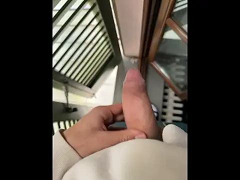 Pisellone18  online show from 12/23/25, 08:46