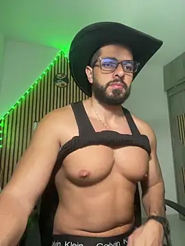 Snapshot of magnumchris chatting on 02/10/26, 04:22 magnumchris online show from 02/10/26, 04:22