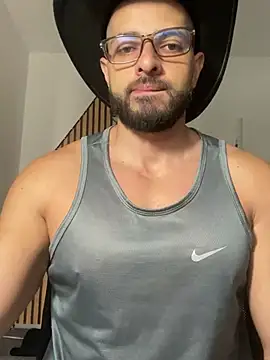 Snapshot of magnumchris chatting on 02/19/26, 12:35 magnumchris online show from 02/19/26, 12:35