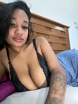 hillarymoreninha online show from 03/24/26, 03:56