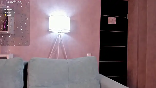 Snapshot of Molly_Platt chatting on 10/28/25, 09:30 Molly Platt online show from 10/28/25, 09:30