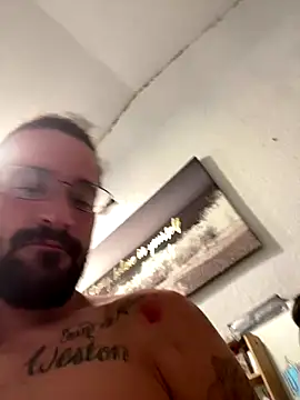 Snapshot of Lilbig_24 chatting on 10/13/25, 05:31 Lilbig 24 online show from 10/13/25, 05:31