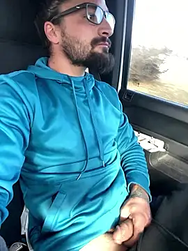 Snapshot of Lilbig_24 chatting on 01/14/26, 08:01 Lilbig 24 online show from 01/14/26, 08:01