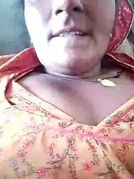 Snapshot of aunty_sumy chatting on 10/09/25, 10:49 aunty sumy online show from 10/09/25, 10:49