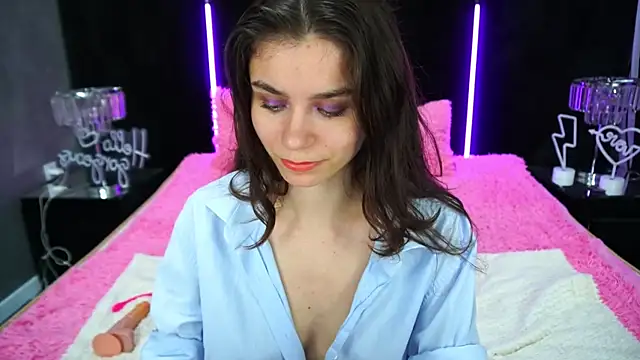 Snapshot of HeavenElle chatting on 10/27/25, 07:09 HeavenElle online show from 10/27/25, 07:09