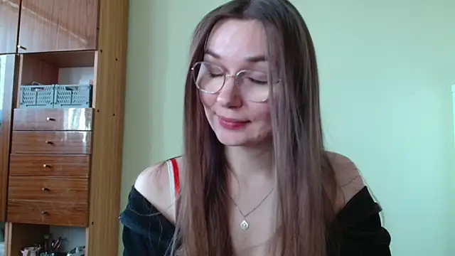 Snapshot of LooveELLYx chatting on 03/10/25, 12:17 LooveELLYx online show from 03/10/25, 12:17