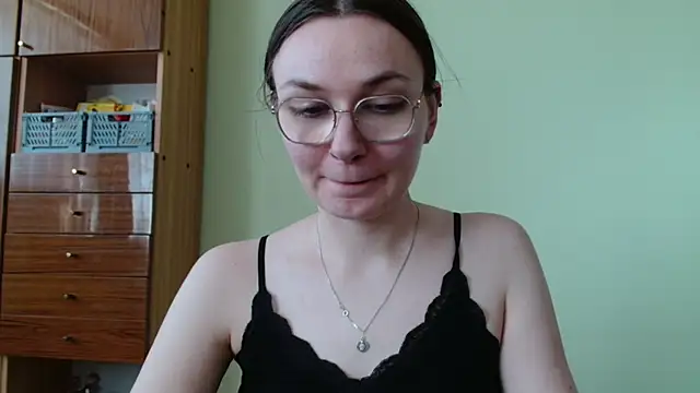 Snapshot of LooveELLYx chatting on 06/17/26, 01:32 LooveELLYx online show from 06/17/26, 01:32
