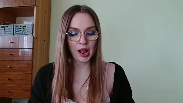 Snapshot of LooveELLYx chatting on 03/25/26, 02:27 LooveELLYx online show from 03/25/26, 02:27